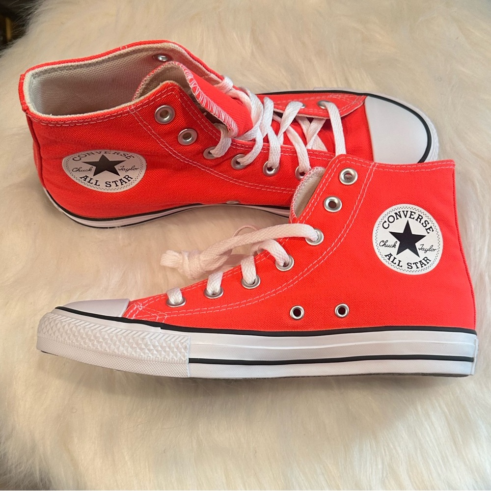 Chuck Taylor All Star High 'Bright
Crimson' - Picture 2 of 12